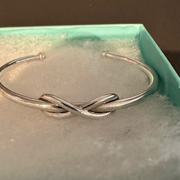 Tiffany Infinity Knot cuff - Picture 2 of 8